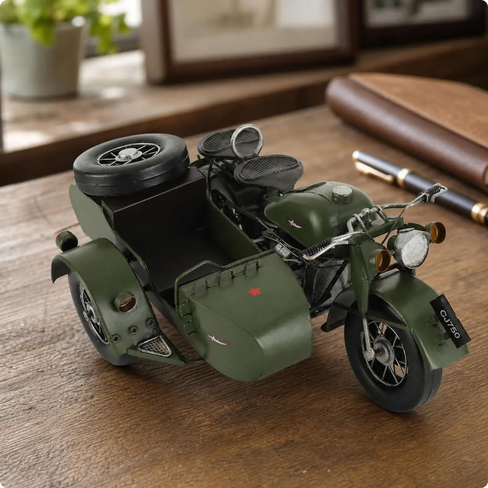 modele-de-moto-retro-verte-en-fer-avec-side-car-et-siege-double-ideal-pour-la-collection-et-comme-piece-decorative-pour-la-maison