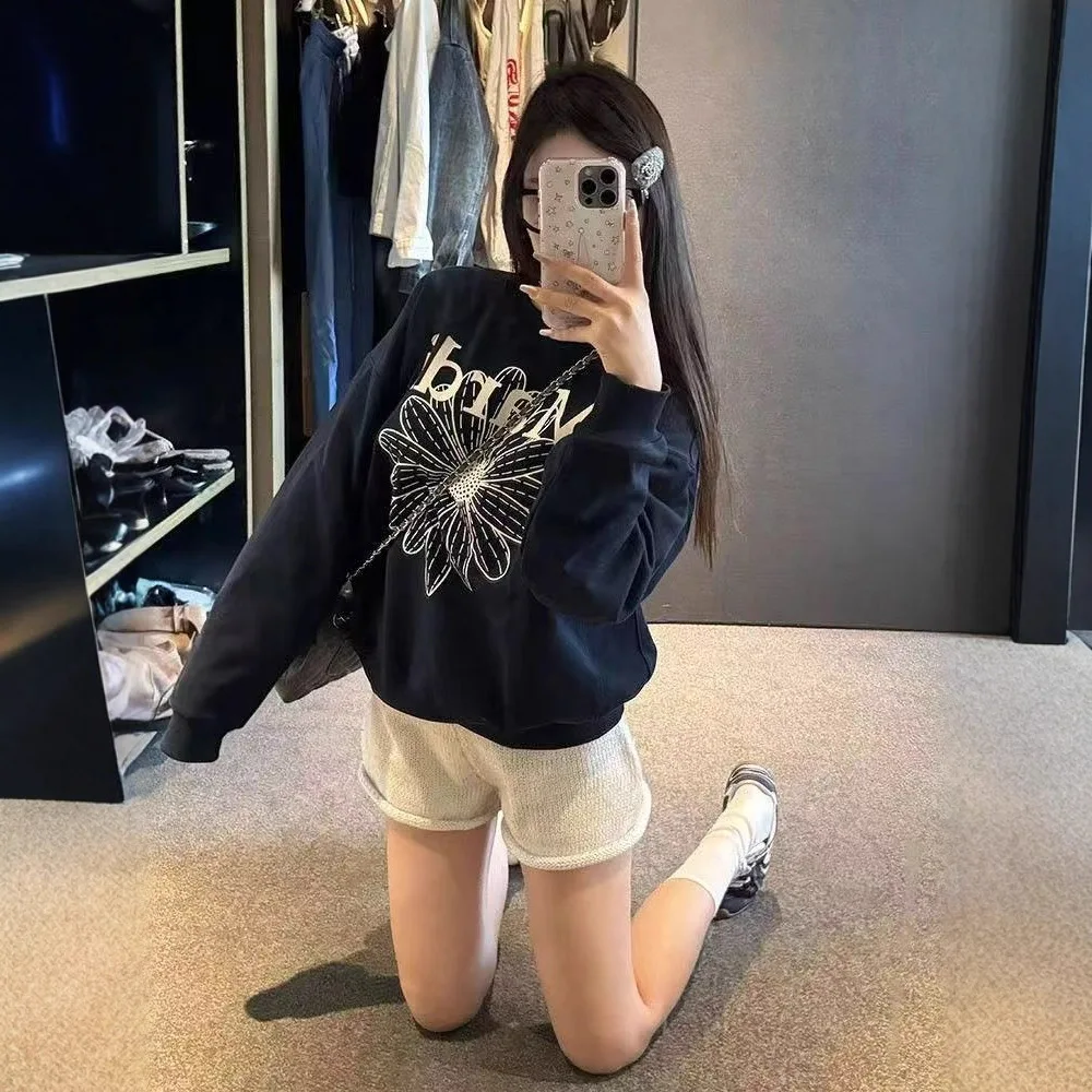 أسود جولة الرقبة البلوزات الملونة المرأة فضفاضة تناسب مريحة الكورية نمط رداء علوي غير رسمي 2025 موضة جديدة نمط الأزهار النباتية