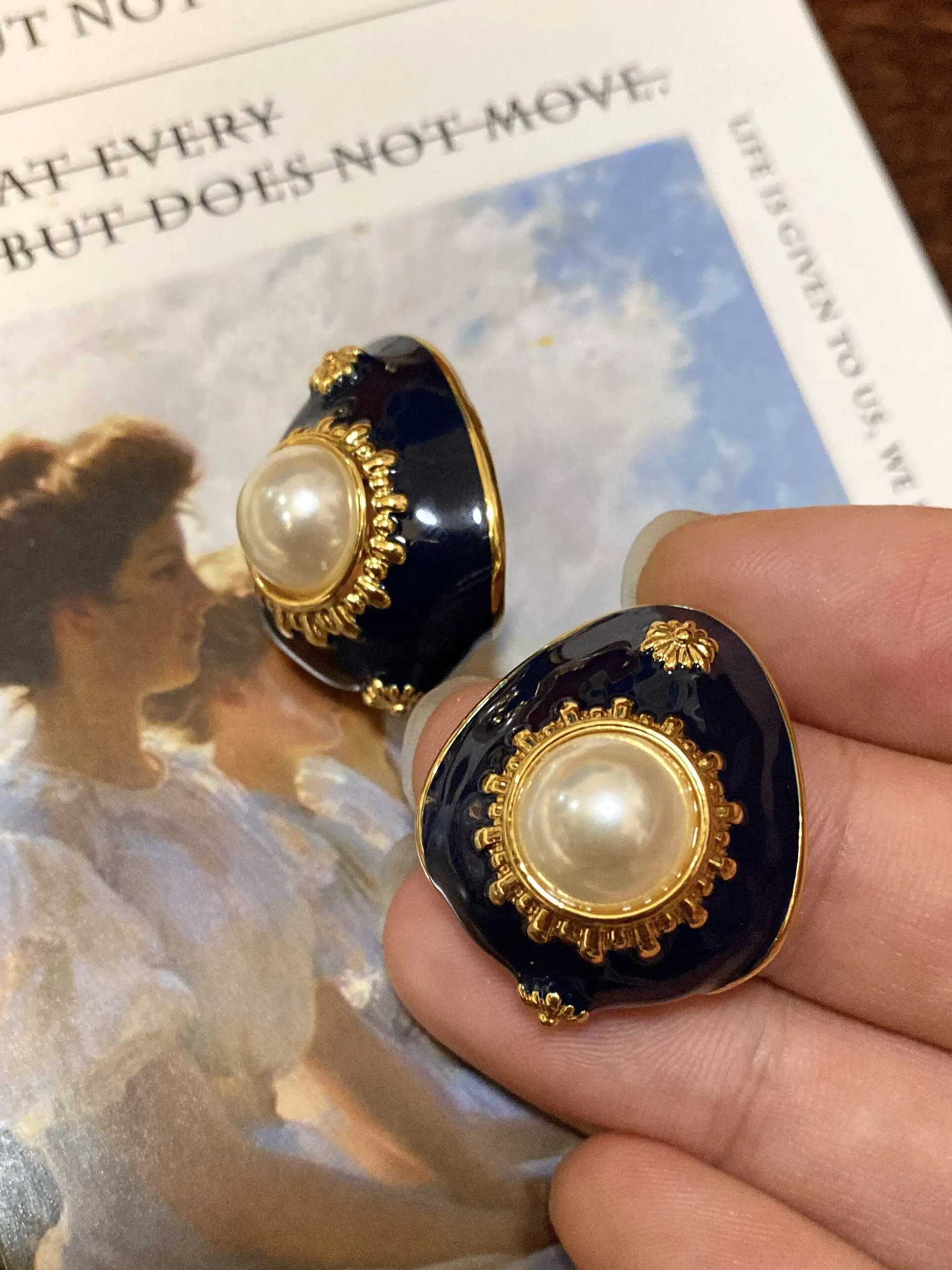 

Vintage court blue enamel pearl stud earrings advanced ear jewelry for women