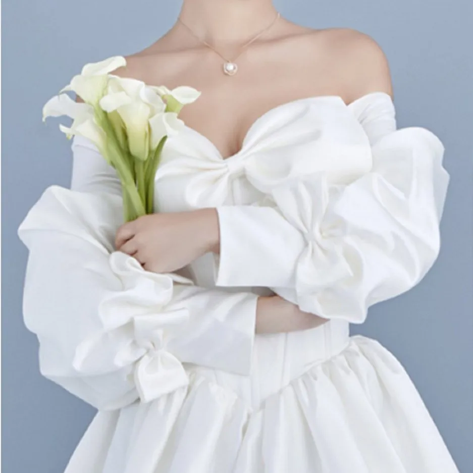 

Elegant Detachable Satin Wedding Puffy Sleeves Decorated With Bows At The Cuffs Simple Bridal Photo Shoot Accessories SWD487