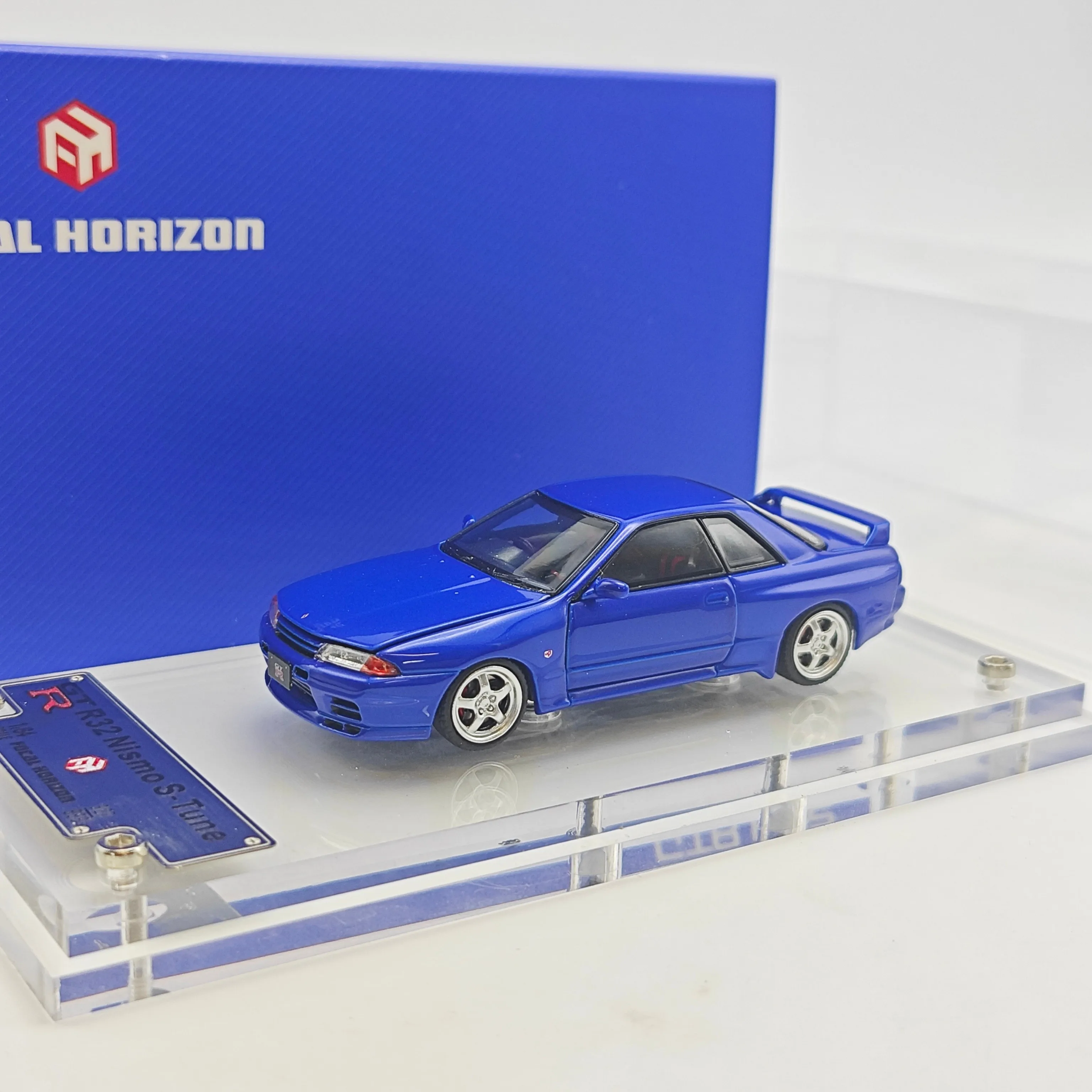 FH 1:64 R32 S-Tune Model samochodu z odlewu stopu, w pełni otwierany