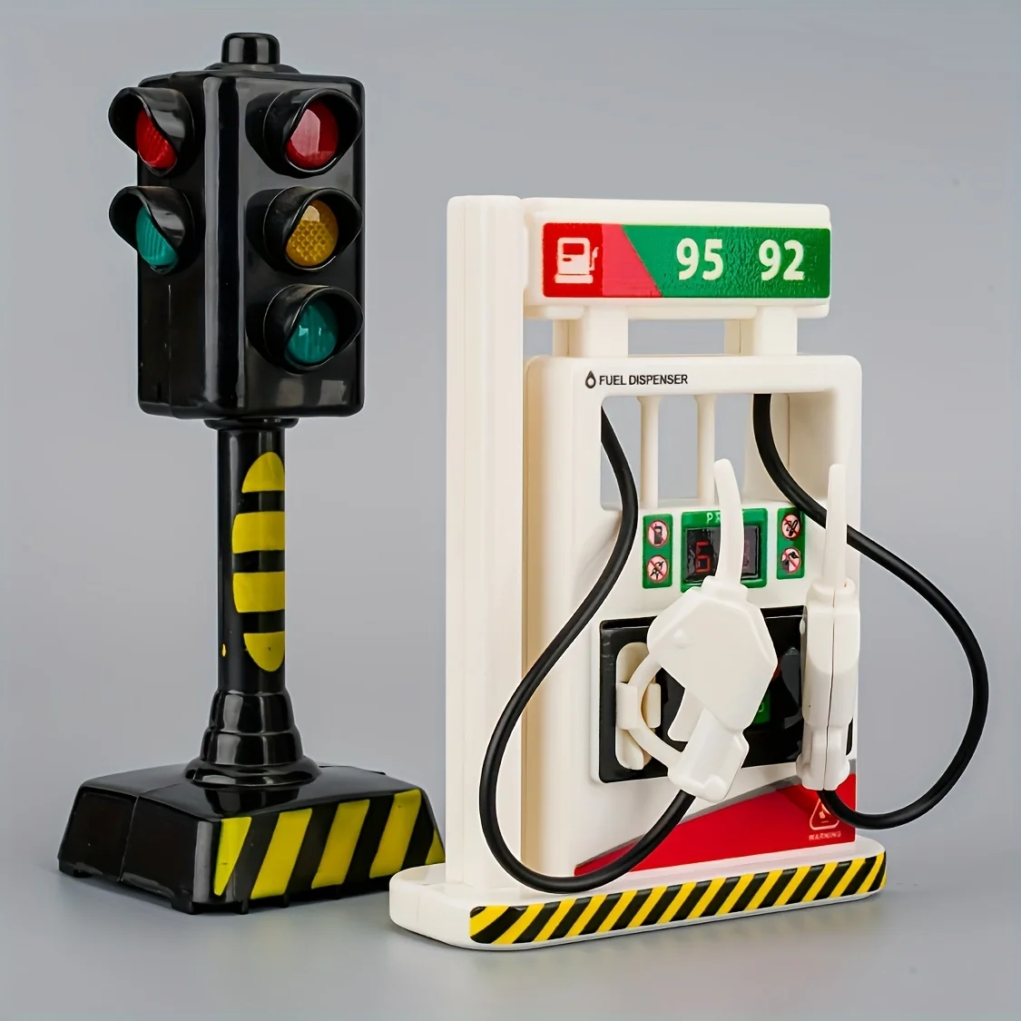 

Набор игрушек для игр, 1 игрушка-светофор и 1 игрушка-заправка, модель светофора, светофор, детские лампы для раннего развития