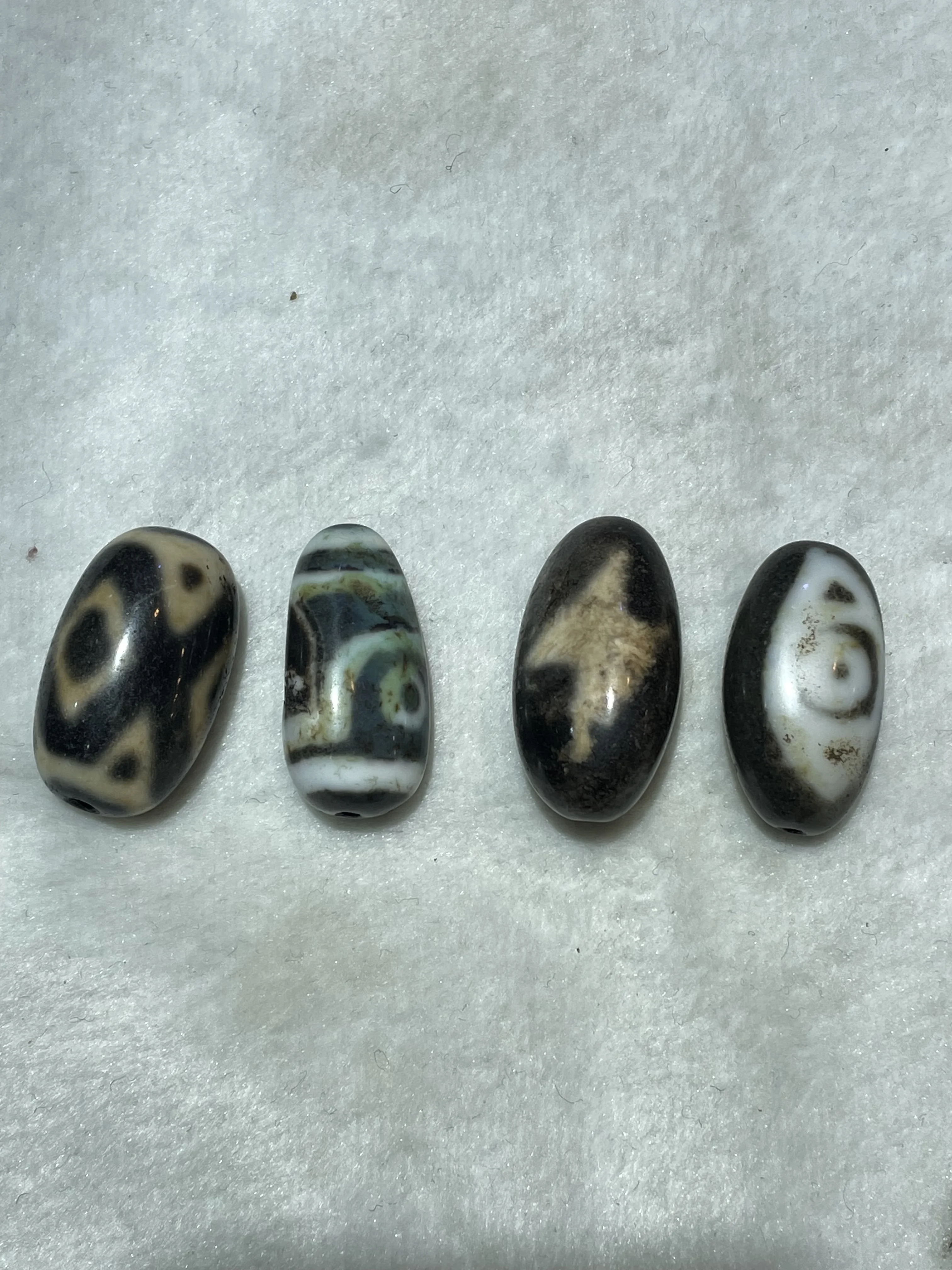 Set of 4 pcs Energy Tibetan Top Old Agate Multiple Symbols Irregular Shape dZi Bead Pendant $$$ UPD211202K01 Jewelry Gemstone