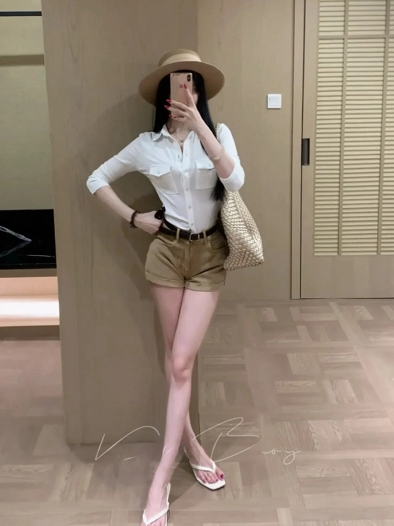 

Fashionable White Slim Fit Shirt And Shorts Set Women's Summer Style Ensemble High Waist Shorts Regular Sleeve Length Pure Color