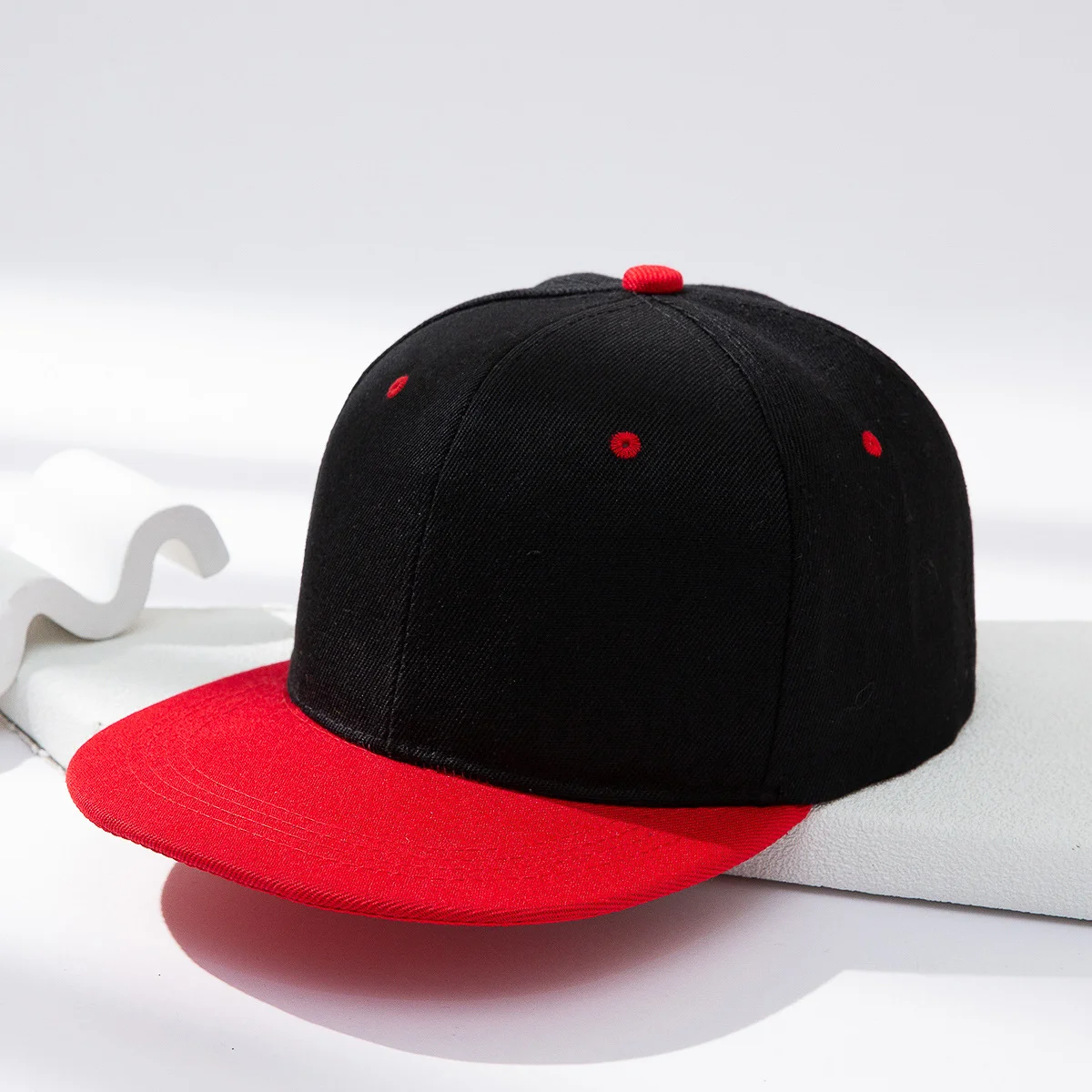 Farbblockierte Flat-Brim Hip-Hop-Mütze, Modische und Vielseitige Baseballkappe, Täglich Lässig, Street Dance