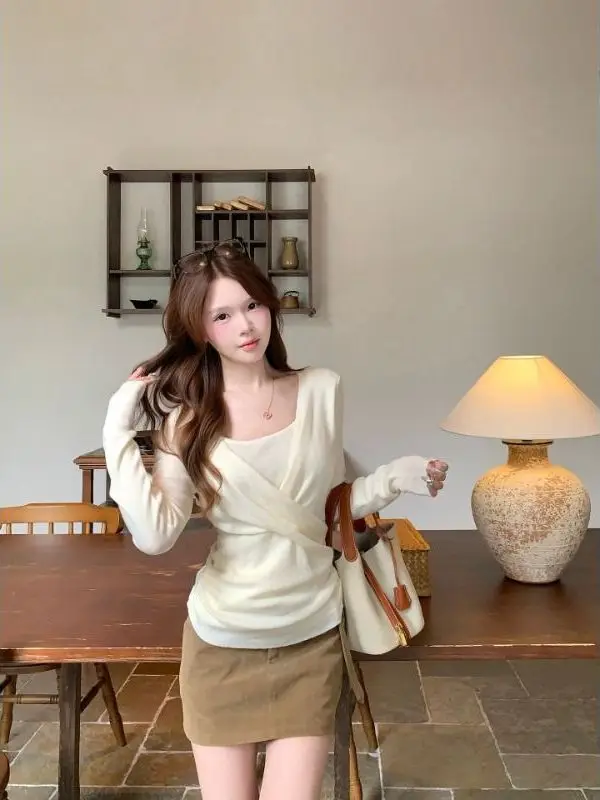 Chic Knitted Long Sleeve T-Shirt Women's Crossed Pleated Waist-Cut Autumn Gentle Style Fashionable Top in Apricot Color