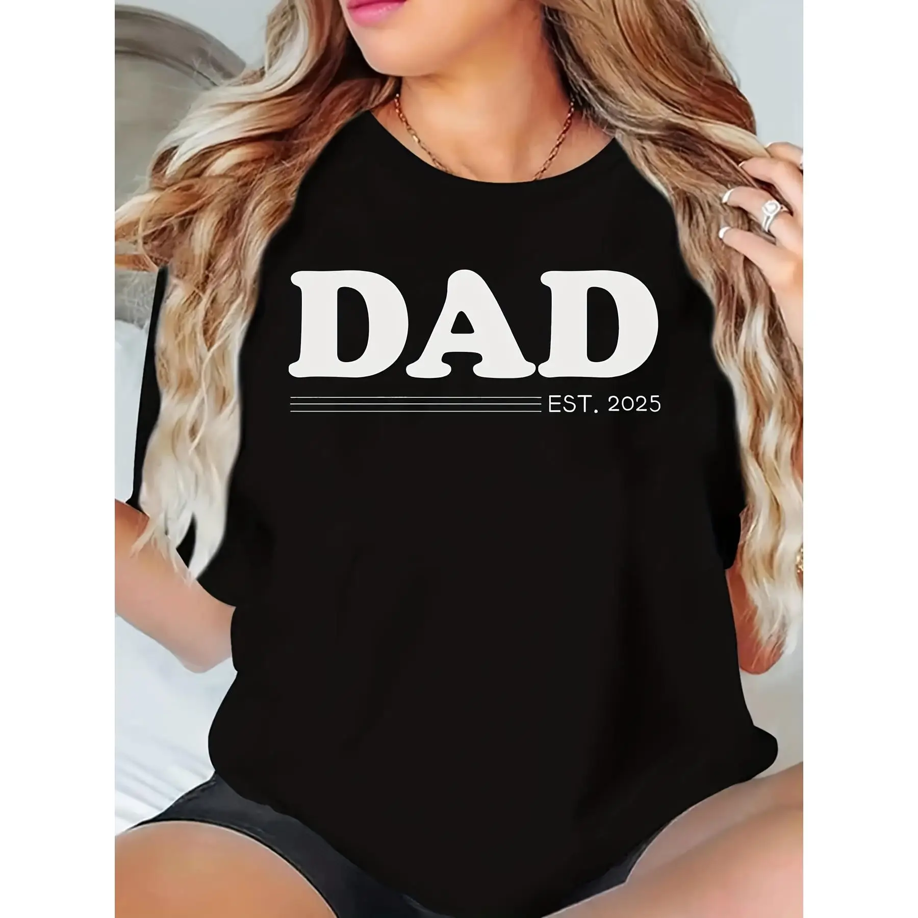

Women's Black Dad EST.2025 Graphic T-Shirt - Father's Day Gift Idea, Casual Short Sleeve Round Neck Tee with Geometric Print, Ma