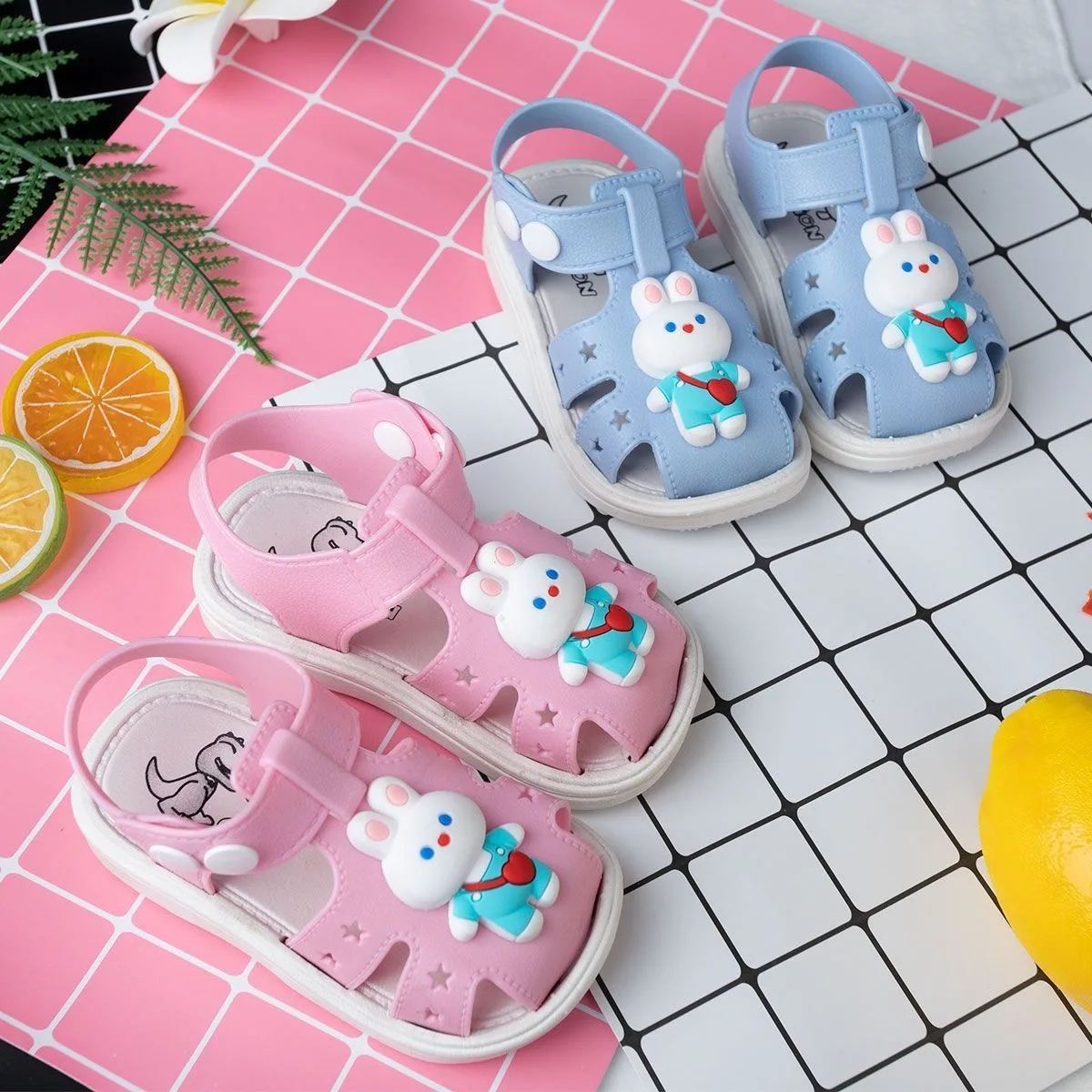 Hot-selling children's sandals summer non-slip Bao head soft soles outside to wear boys and girls baby walking shoes sandals