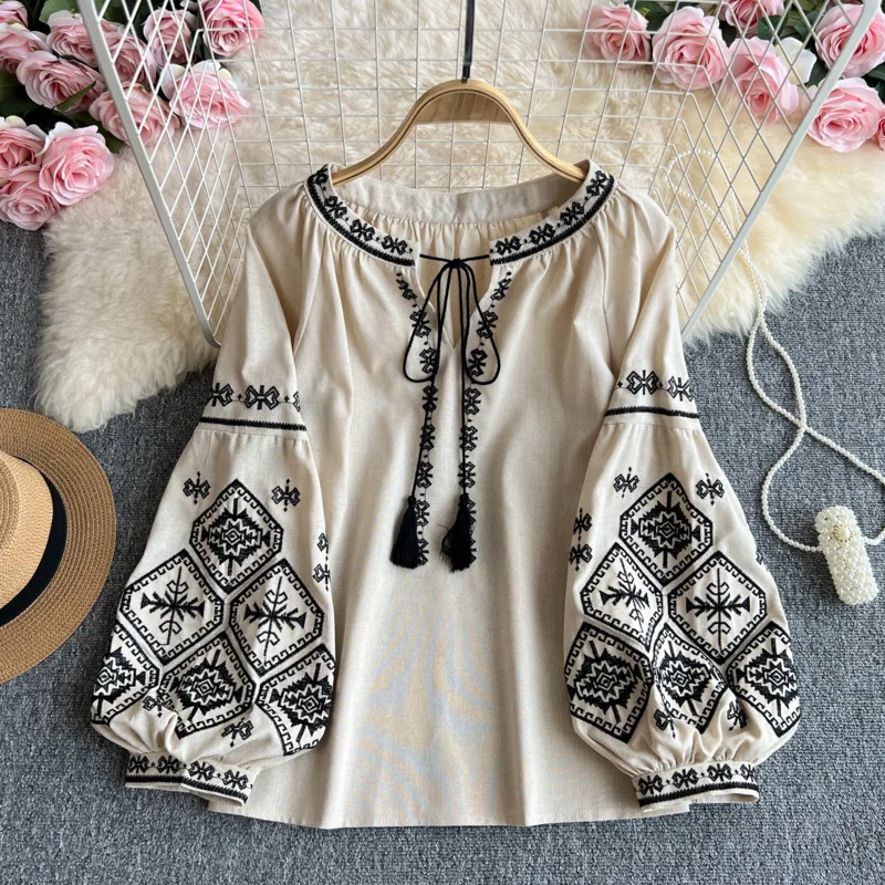 بلوزة قميص بأكمام واسعة وطني للربيع والصيف لعام 2025 بلوزة نسائية مطرزة برباط على شكل حرف v فضفاضة بتصميم بوهيمي للشاطئ