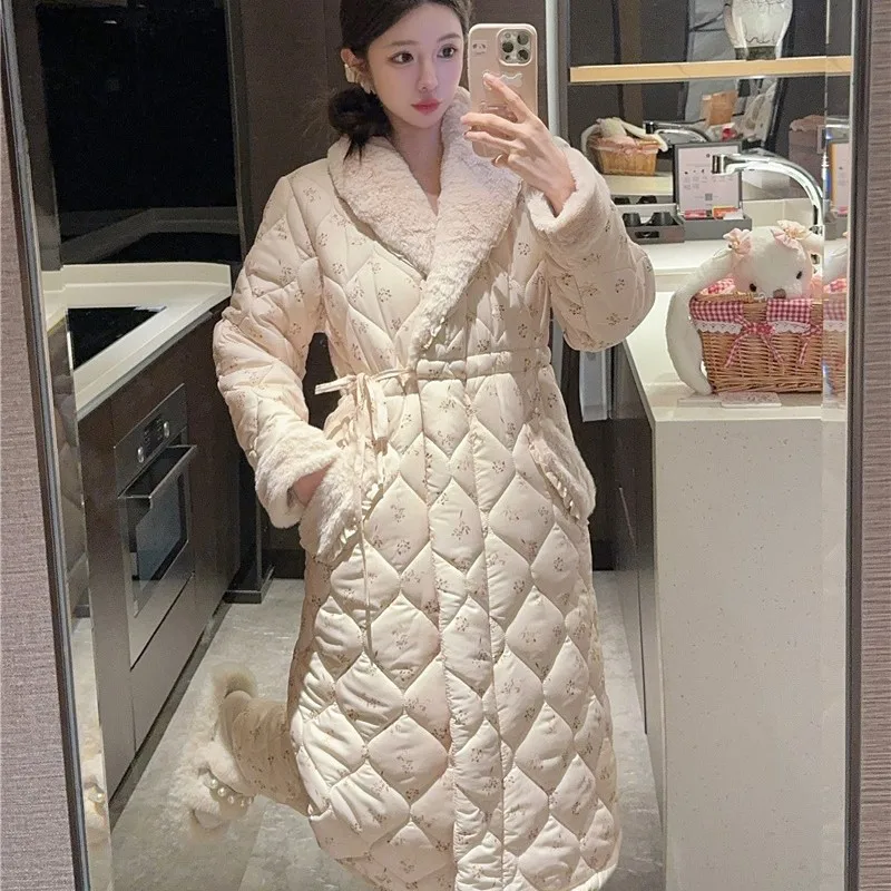 

Pajama Women's Winter Long Sleeved Solid Color Warm Three-layer Cotton and Velvet Chinese Style Daisy Long Pants Nightgown Set