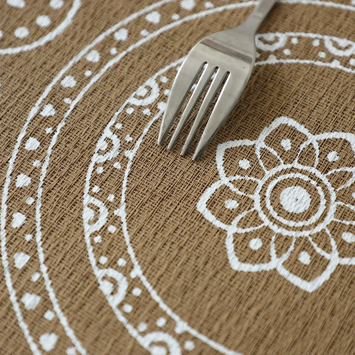 بولي كلوريد الفينيل Teslin تحديد الموقع طاولة الطعام ماندالا الزهور مقاوم للماء طاولة مضادة للماء حصيرة الحديثة بسيطة الغربية تحديد الموقع جولة مكافحة تحرق