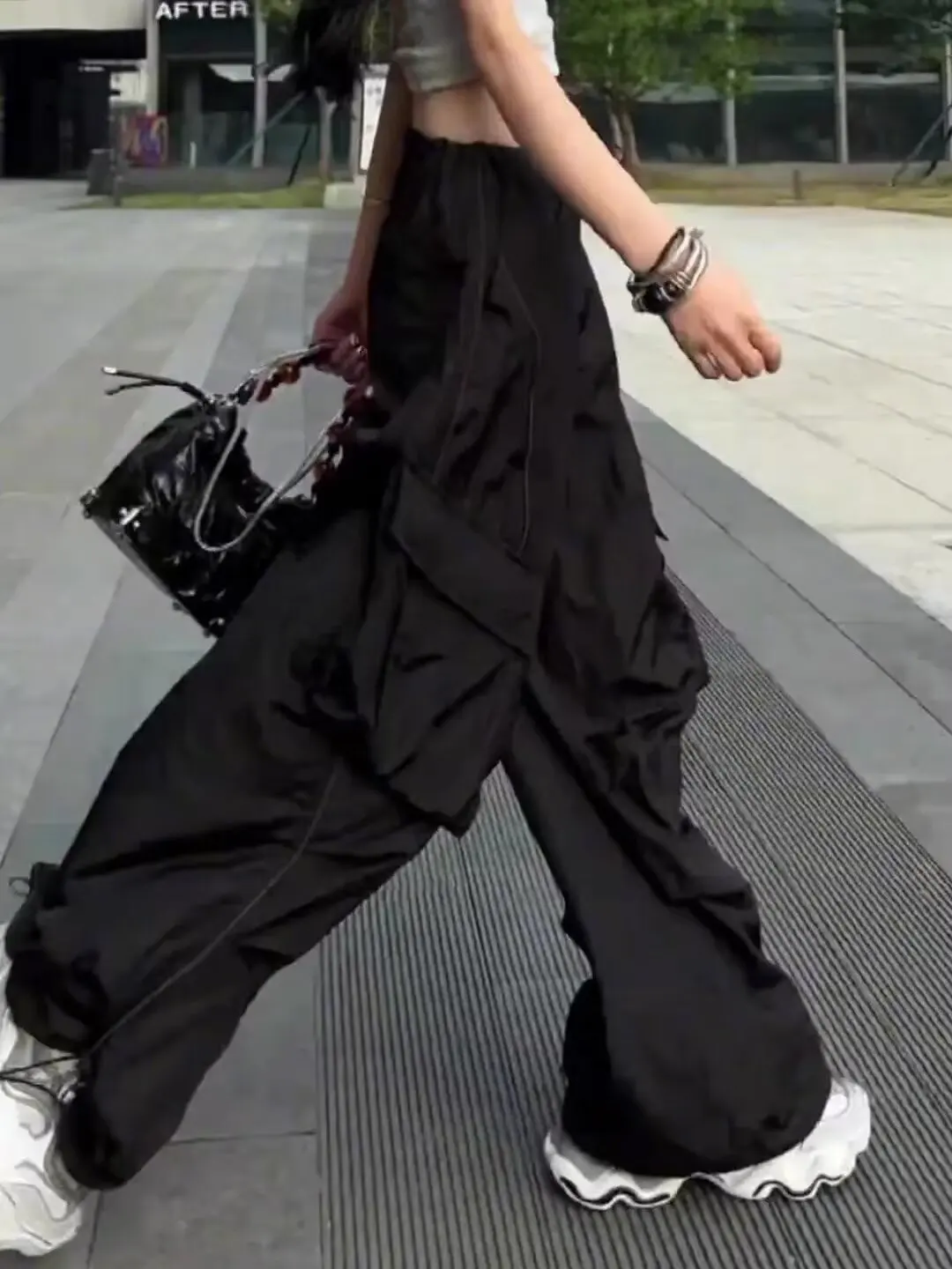 2024 Trendy Women Wide Leg Cargo Pants Street Vibes Flap Pockets Drawstring Ruched High Waist Parachute Pants Mujer