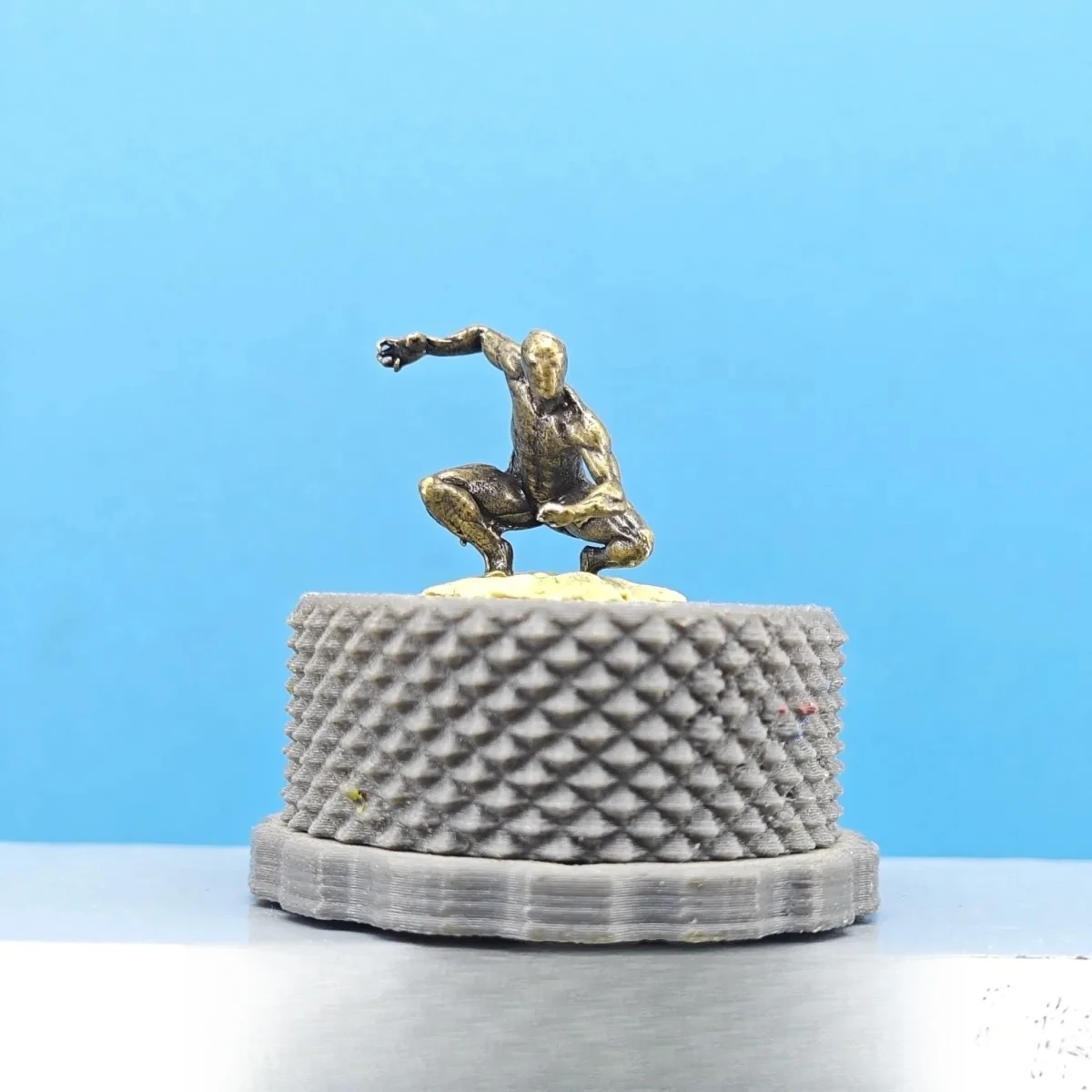 Vintage Brass Crouching Athletic Male Mini Figurine Tabletop Wargame Diorama Collectible Statue DIY Paintable Desktop Decor Gift