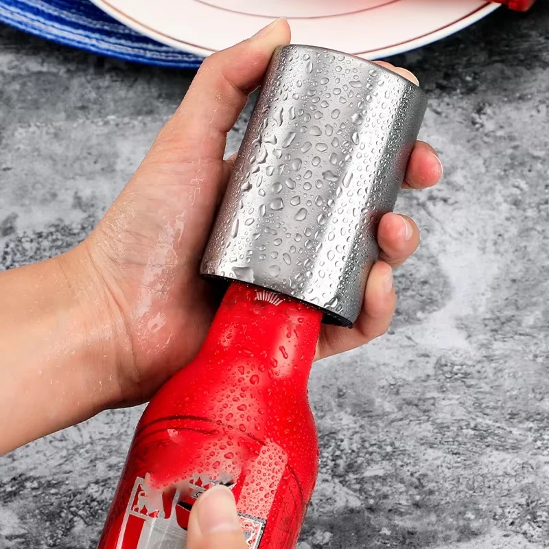 Magnetischer automatischer Bieröffner, tragbarer Magnet-Wein- und Dosenöffner aus Edelstahl, Saft- und Getränkeflaschenöffner für Küchenhelfer