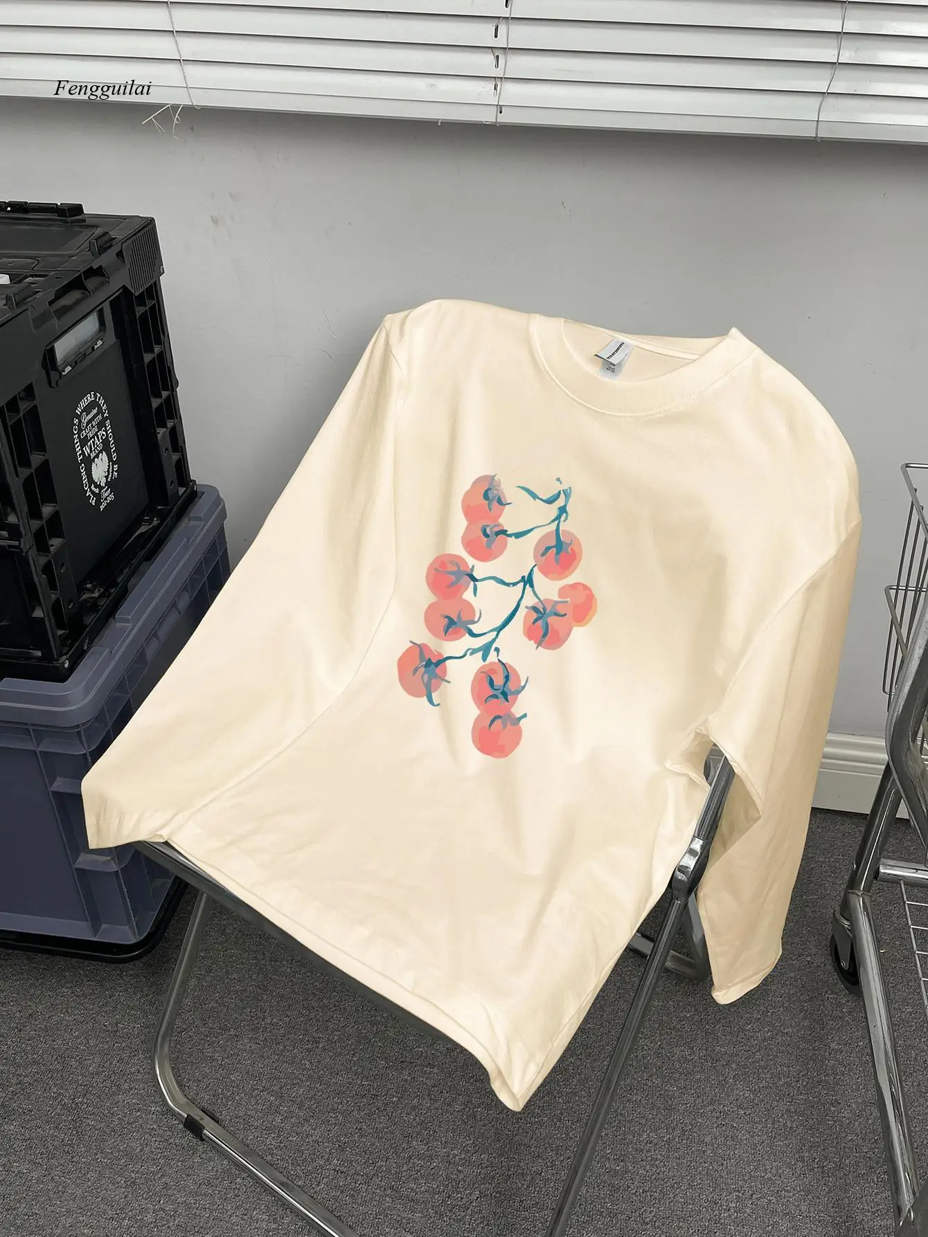 T-shirt à manches longues pour hommes – Motif floral fond foncé – Chemise décontractée douce au quotidien pour l'automne/hiver