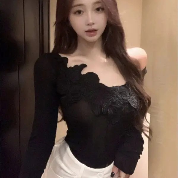 

Korean contrasting color one-shoulder short-sleeved T-shirt for women 2025 summer new irregular knitted top