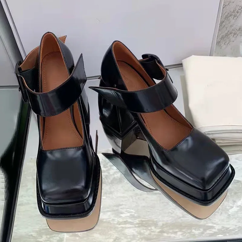 

2024 Summer New French Retro One Line with Thick Heels High Heels Single Shoes Square Headed Hepburn Small Leather Shoes