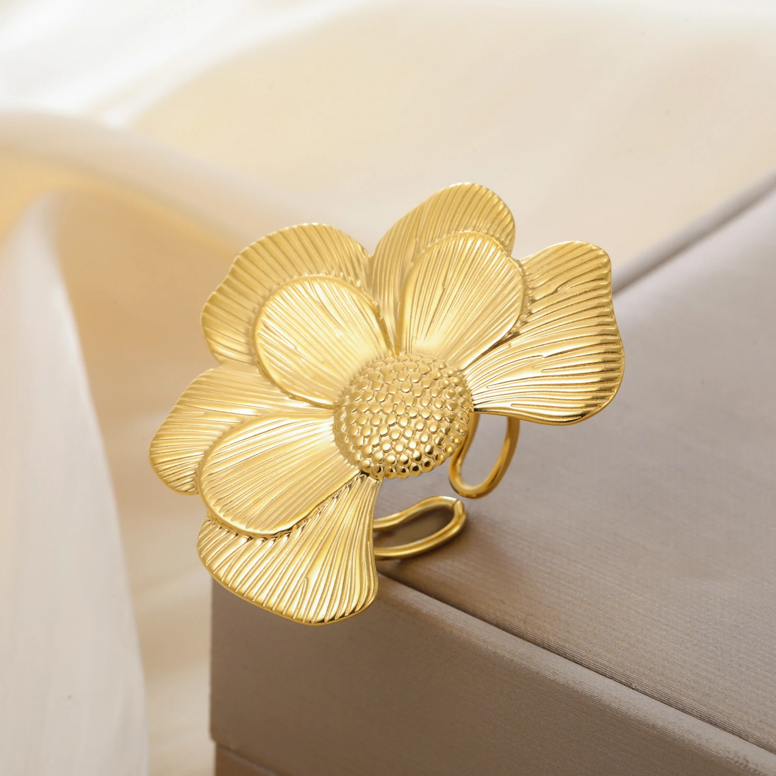COOLTIME Mode Blumenring für Frauen Edelstahl Gold Farbe Gardenia Kamelie Blume Offener Ring Schmuck Geschenk Neu – Detail 3