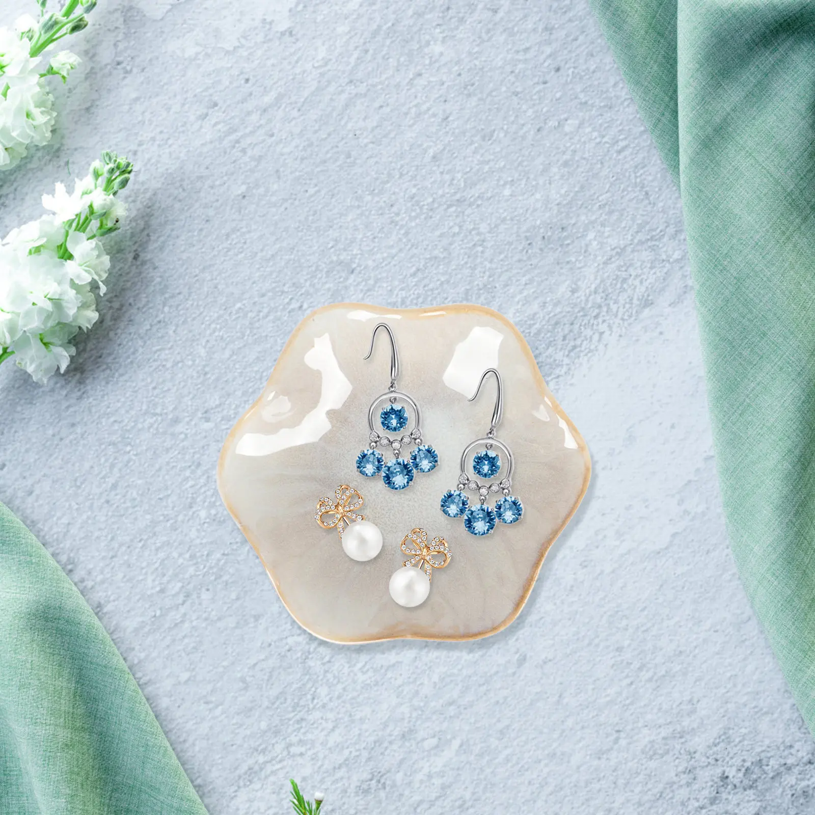 

2Pcs Ceramic Jewelry Tray Exquisite Jewelry Storage Plate Ring Display Tray for Bedroom Bathroom Vanity Table Elegant Home