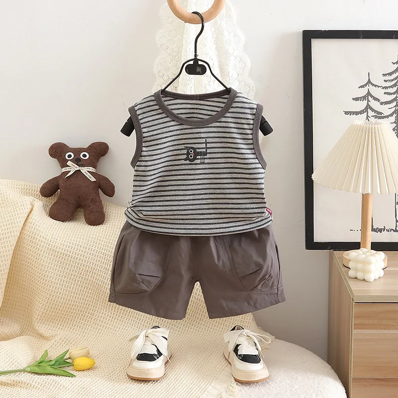 

Летний комплект для мальчиков 0-5 лет: Новинка 2025 года – корейский полосатый жилет без рукавов и шорты, комплект из двух предметов, детская одежда