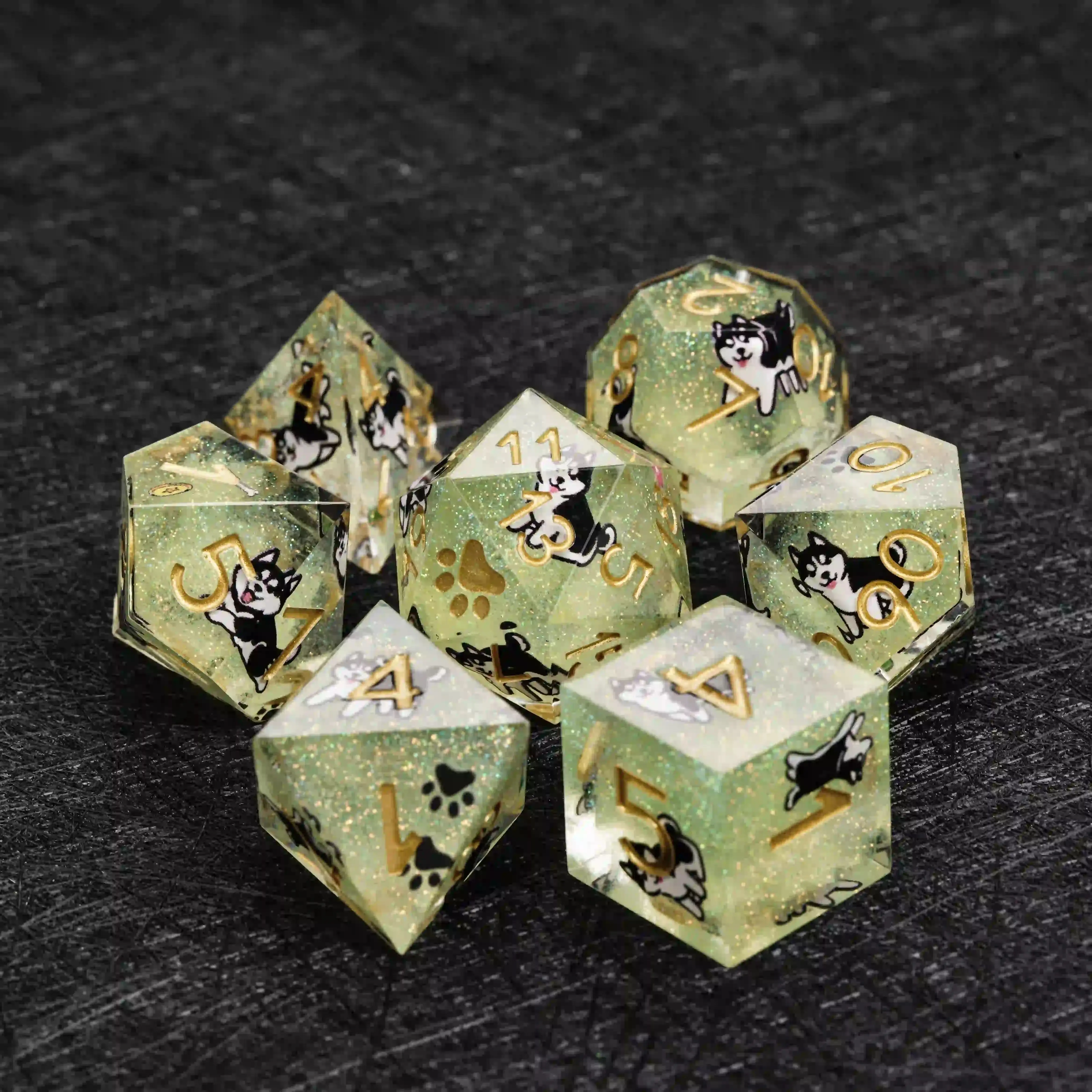 

1-7Pcs DND Dice Dog Green Glitter Solid Resin Dice Set Golden Word Multi-sided Polyhedral Dice for D&D COC Role RPG Table Game