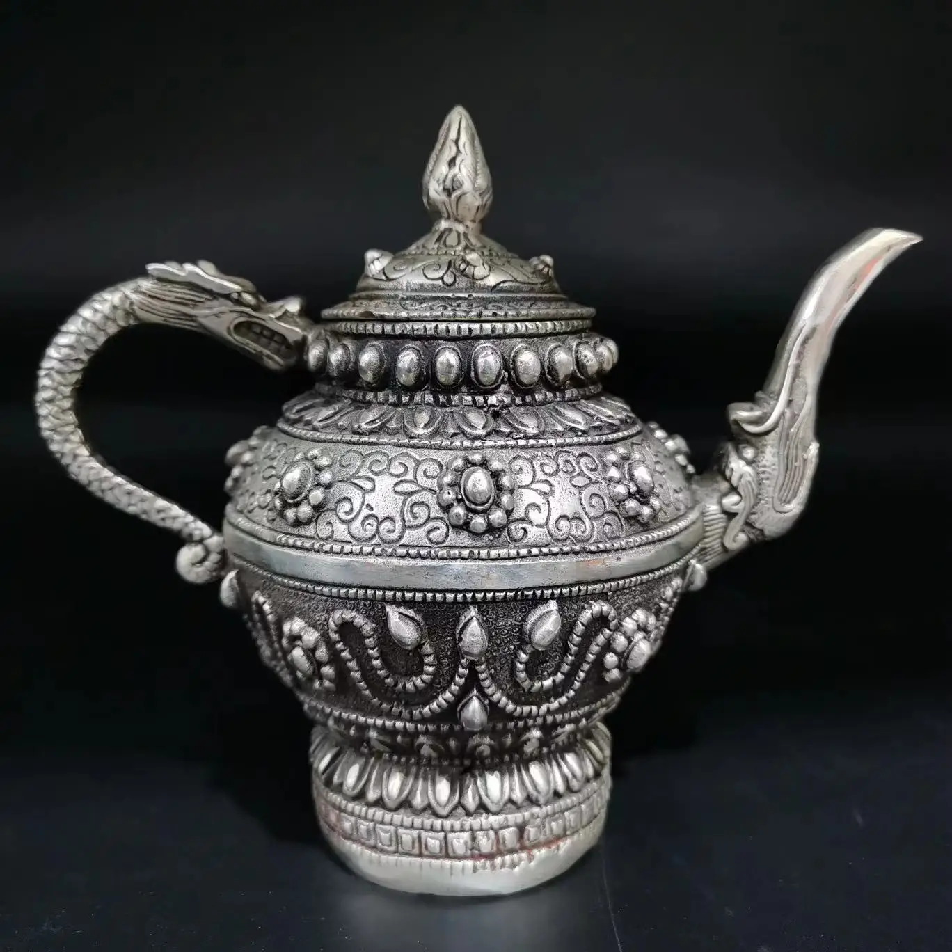 

Collectable old QingDyansty silver flying dragon teapot,free shipping