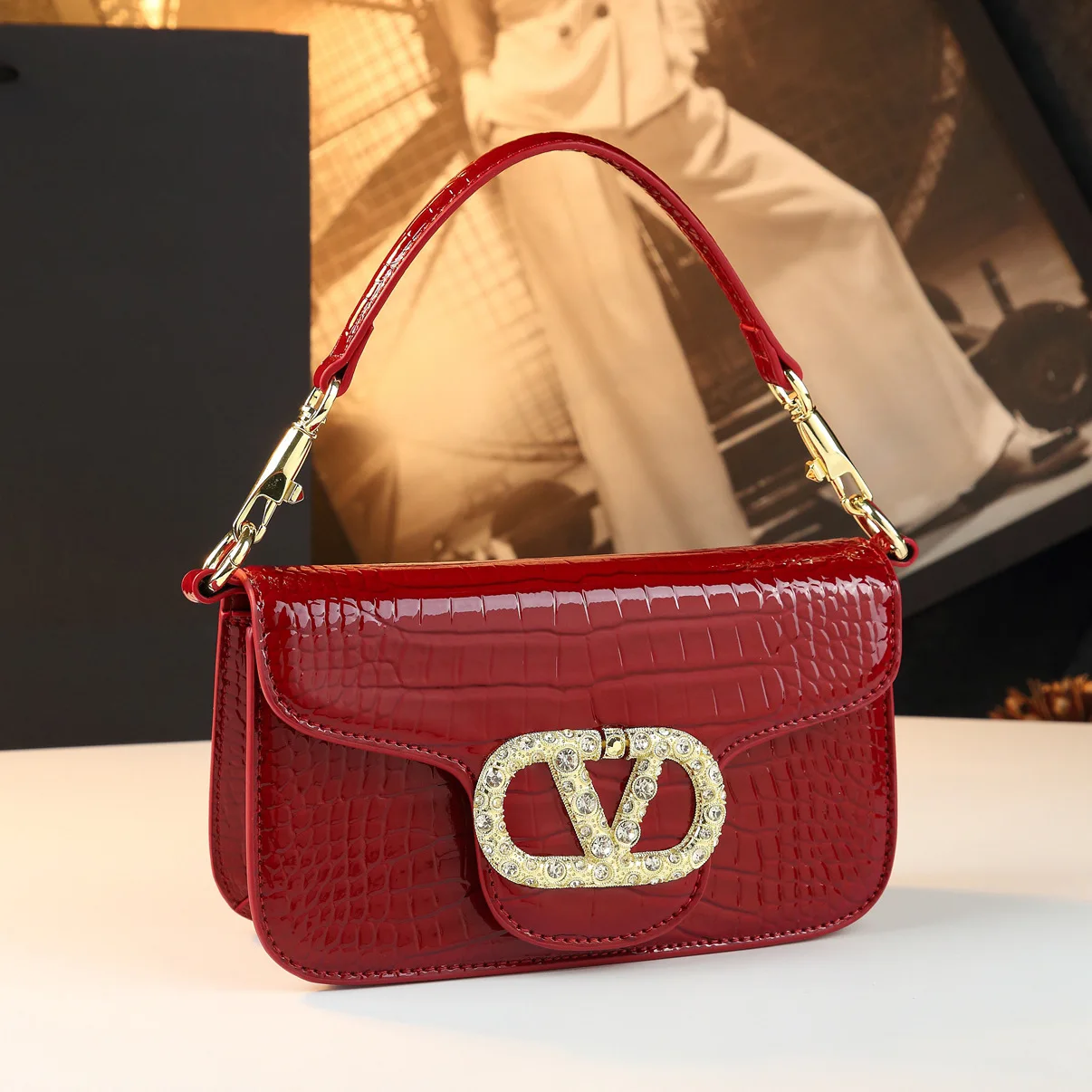 

Новая мини-сумка из лакированной кожи 2026 года: современная, трансформируемая, с верхней ручкой и ремнем через плечо, повседневная, шикарная, для женщин