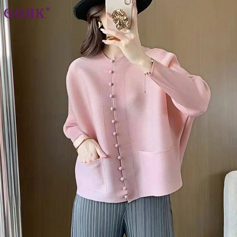 

Women Loose Solid Color Long Sleeved Button Up Shirt with Pockets Soft and Comfortable Casual Top for Spring Autumn Fashion
