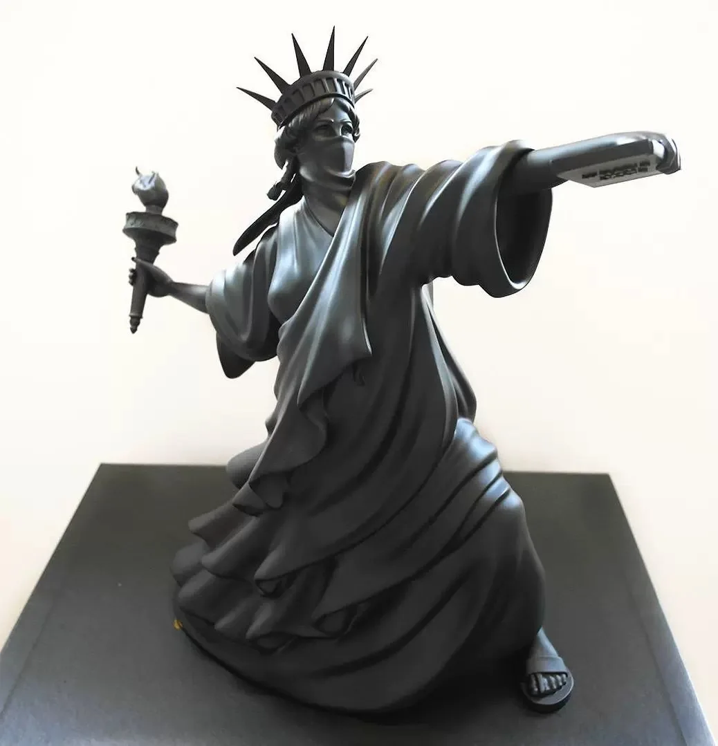 Nordic Modern Art Decoration Figurine SculptureStatue Of Liberty Throwing TorchHome Decor ResinFigurine Miniature Christmas Gift