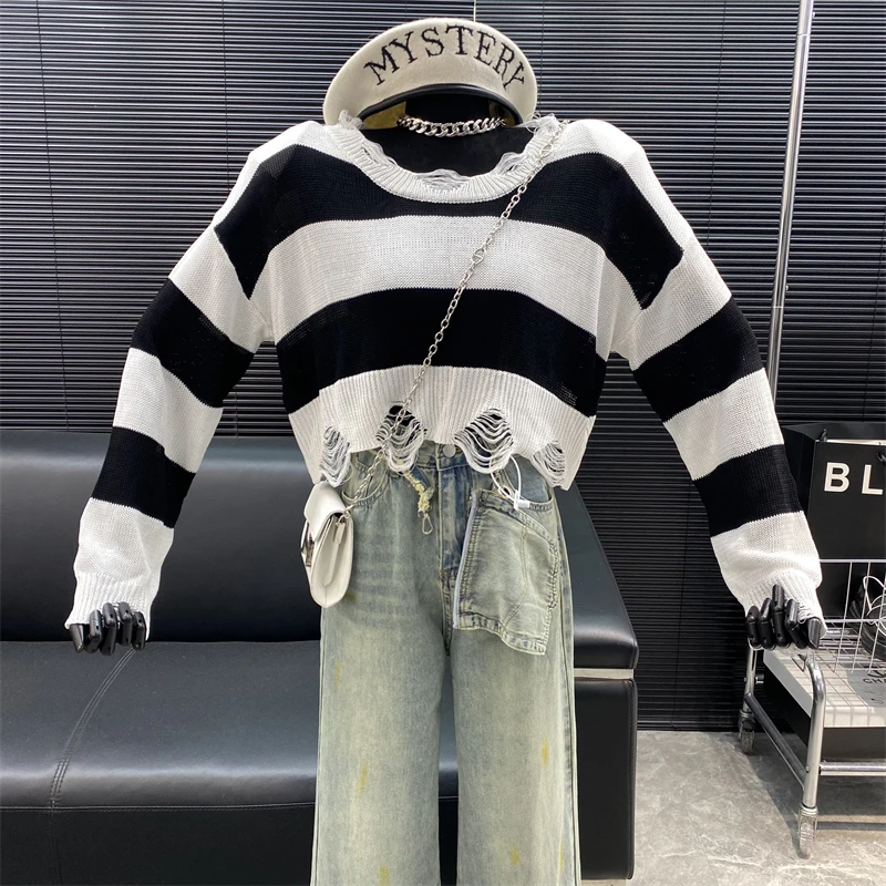 

2022 New fashion Designer new style Famous brand Ragged burrs Striped Knit Top Versatile pullover Exposed navel Shoulder pad top