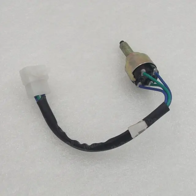 to Great Wall Haval H3 H5 Voleex C30 / C20R / M2 / M4 / Wingle 5 / Florid / Lingao/ Coolbear Brake Light Switch