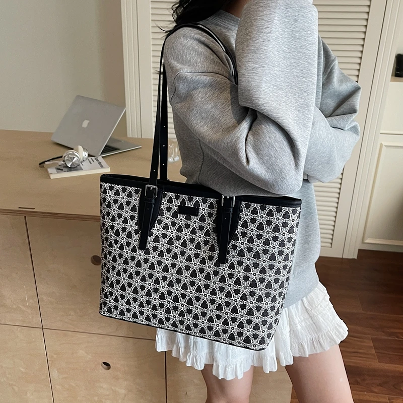 

Outdoor Adventure Crystal Bag Women Multifunctional Shoulder Handbag Durable For Nature Exploration