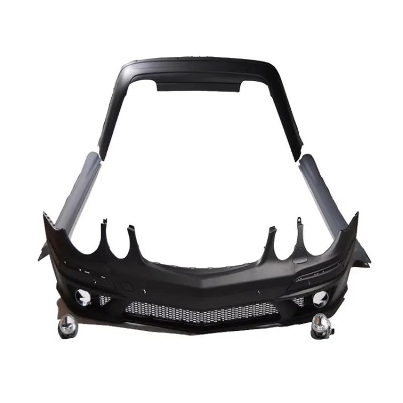 2003-2009 W211 طقم هيكل من الدرجة الإلكترونية مع ميزات E63 مصدات PP جديدة وتنانير جانبية