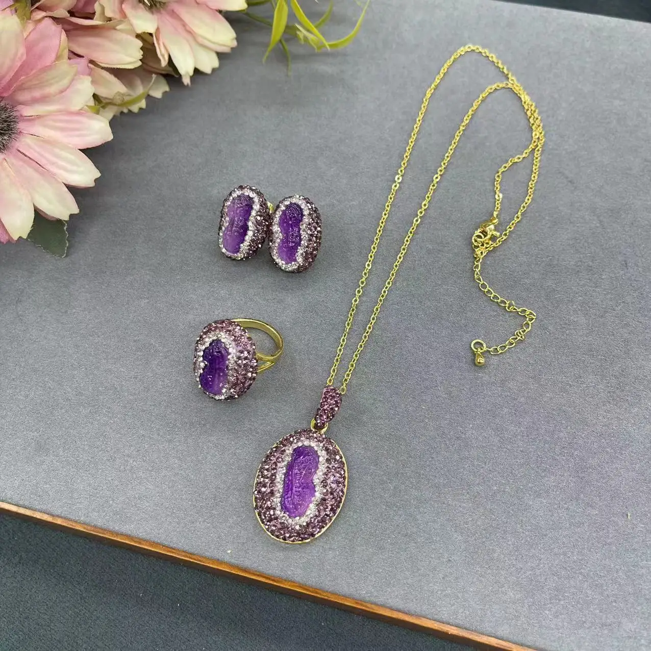 

Ore crystal three-piece set inlaid glazed peanuts handmade design color retention resources pendant necklace earring ring
