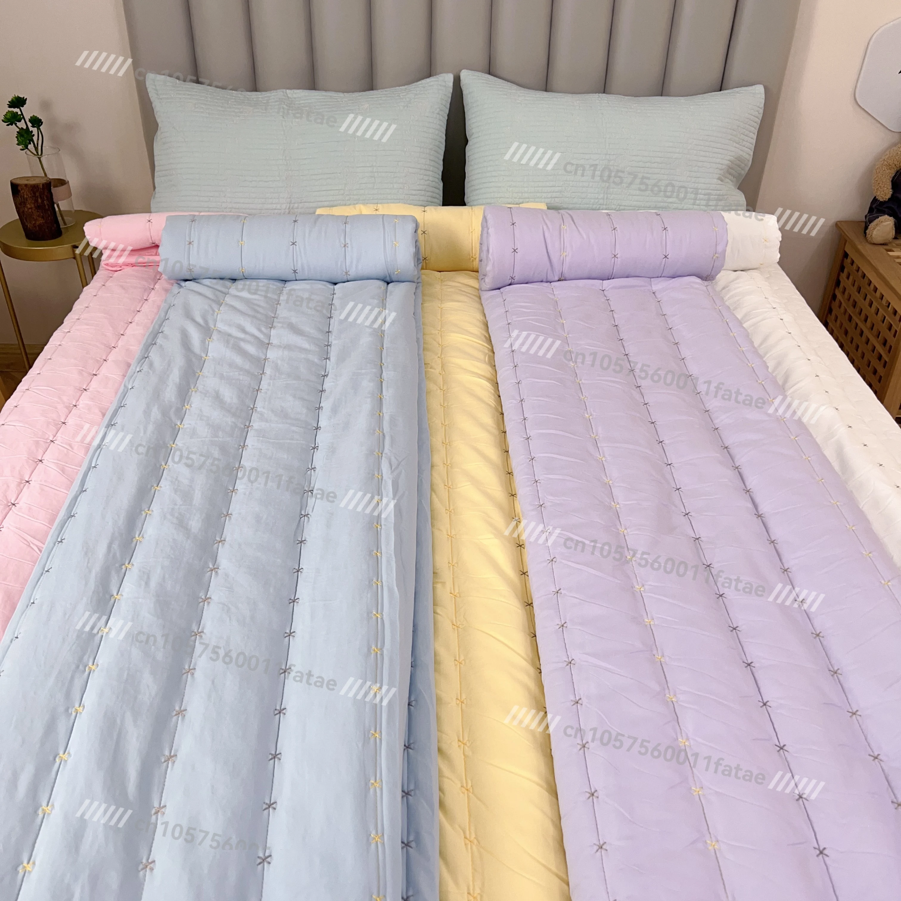 

Simple Solid Color Four-season Quilt, Quilting Comfortable, Soft and Skin-friendly Single Double Household Quilt Core