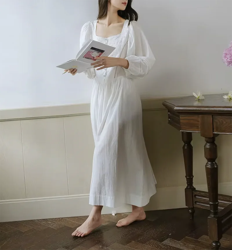 Women Sleepwear Lantern Sleeve Nightgown Pyjamas.Lady French Style Embroidered Flowers Long Nightdress Lolita Pyjamas Nightwear