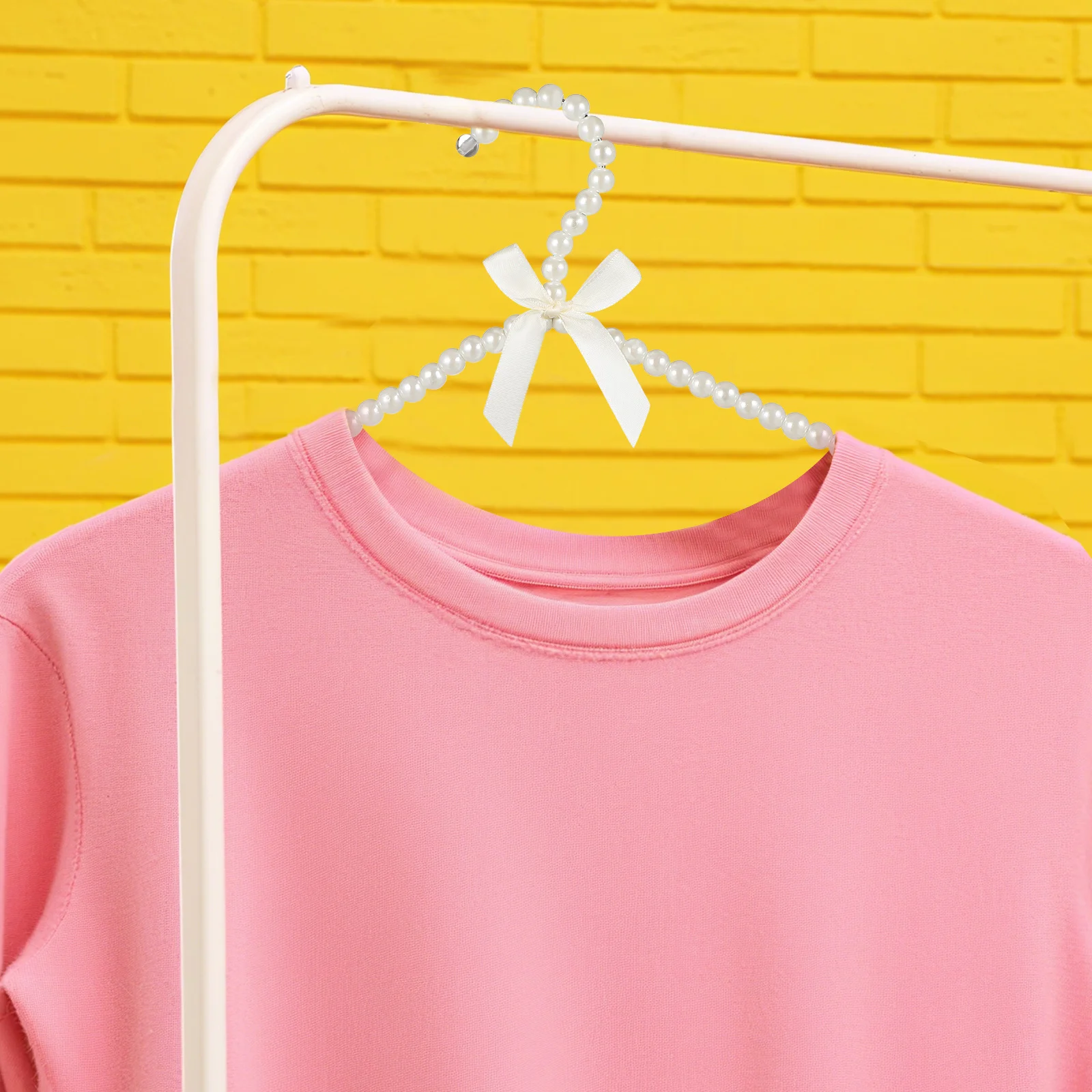 

2pcs Pearl Bowknot Hangers Creative Decorative Clothes Hangers Strong Capacity Home Use For Coats Jackets Dresses Skirts