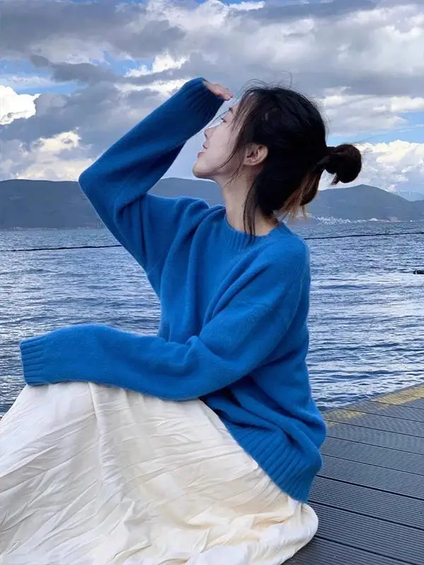 Klein Blue Women's Overhead Knitted Sweater Autumn Winter Loose round Ne Top with Beige Pleated  Skirt Two-Piece Set