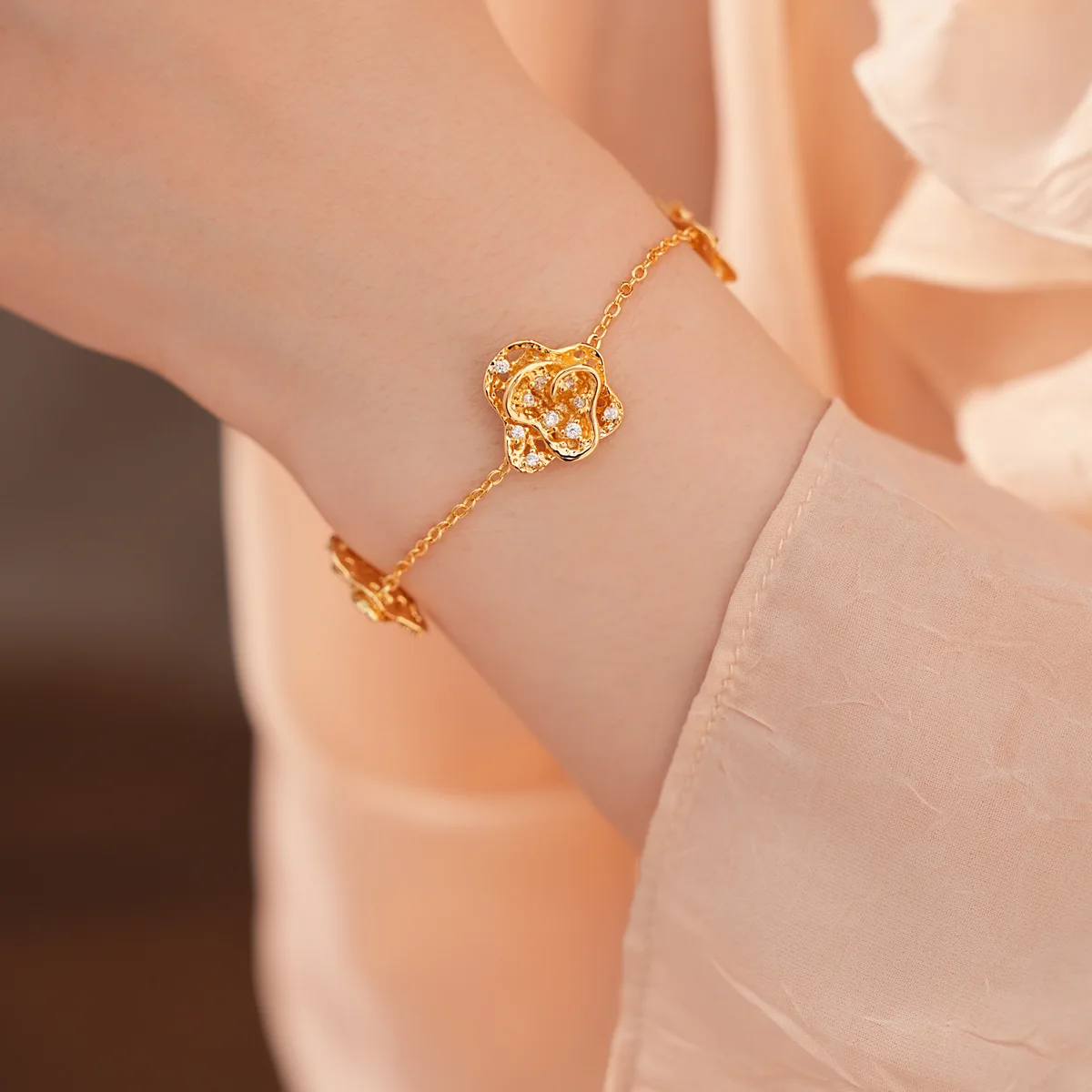 Personality Zircon Flower Bracelet for Women Luxury High Grade Exquisite Temperament  Fashion Trendy Daily Party Hand Jewelry