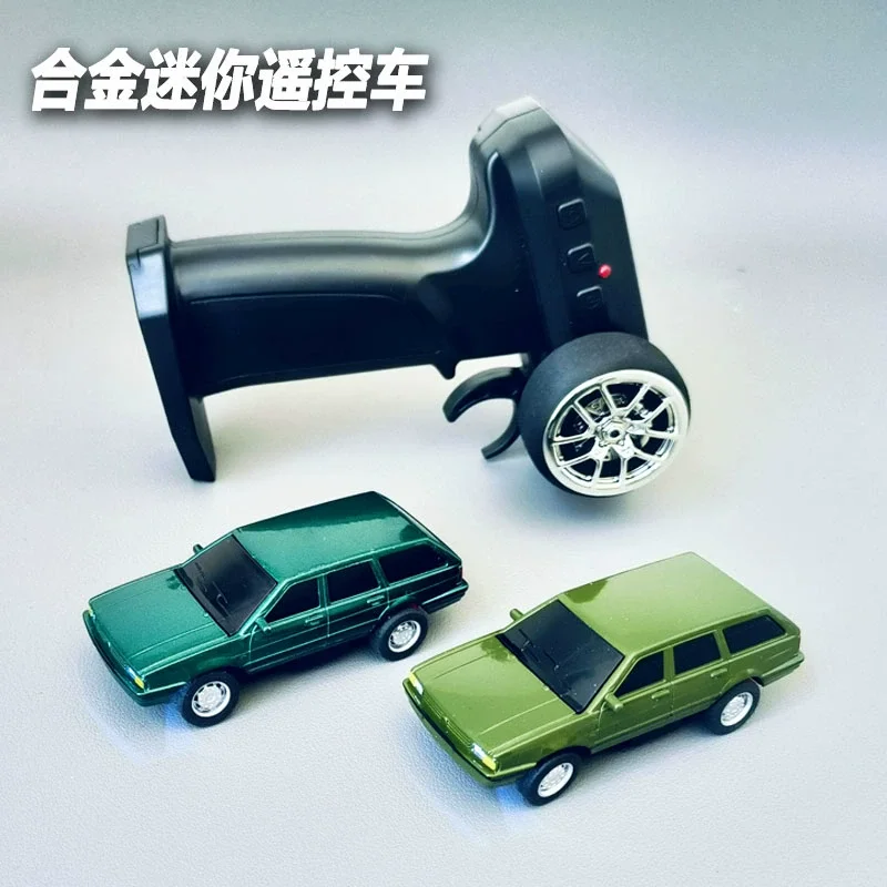 1:64 Mini Remote Control Car Alloy Santana Travel Version RC Car Model Children Boy Desktop Remote Control Car Toy Gift