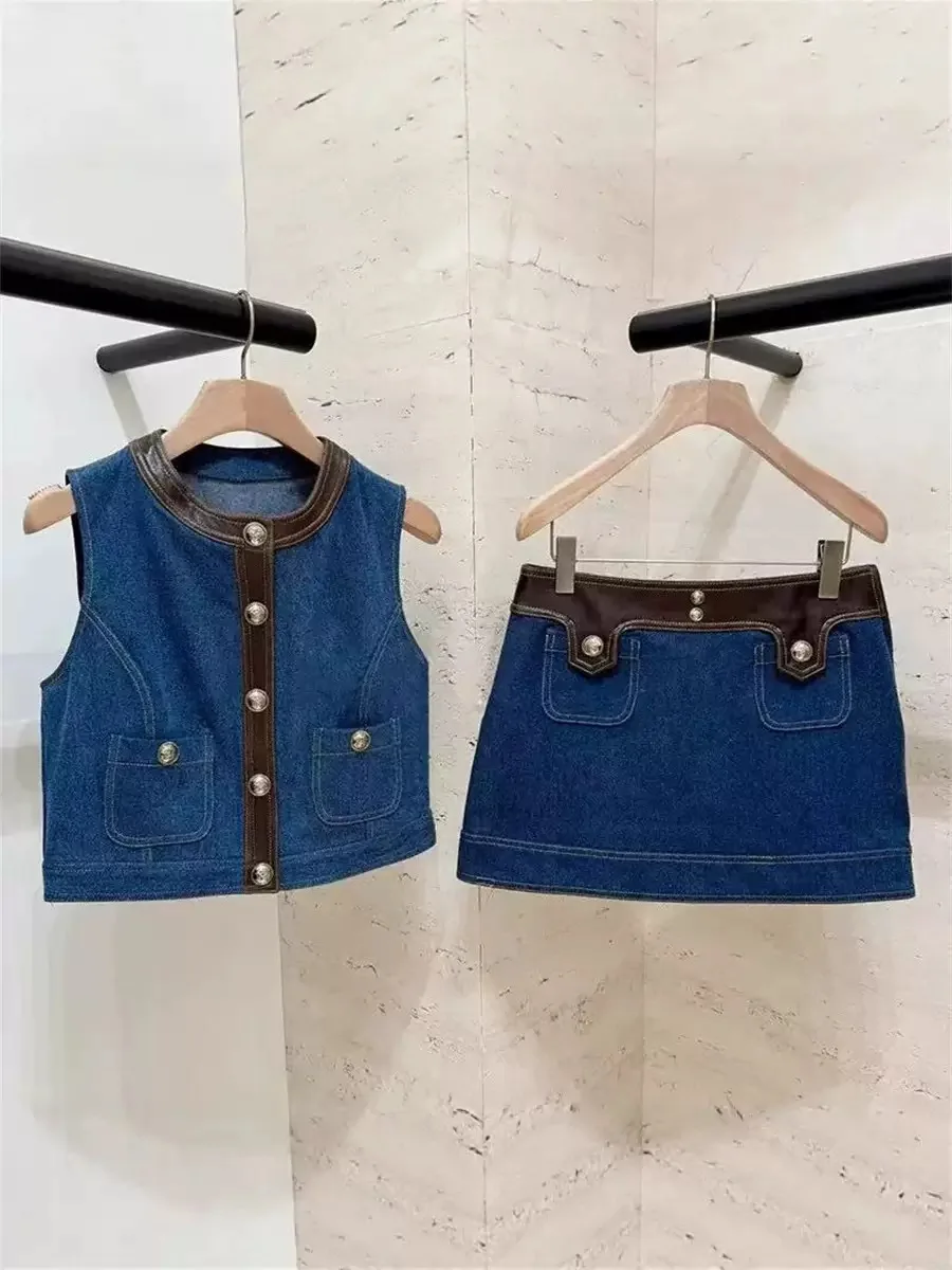 

S Home Ранняя осень 2025 Street Sle Джинсовый лоскутный кожаный круглый жилет Ne Svel Комплект юбки трапециевидной формы Женский жилет