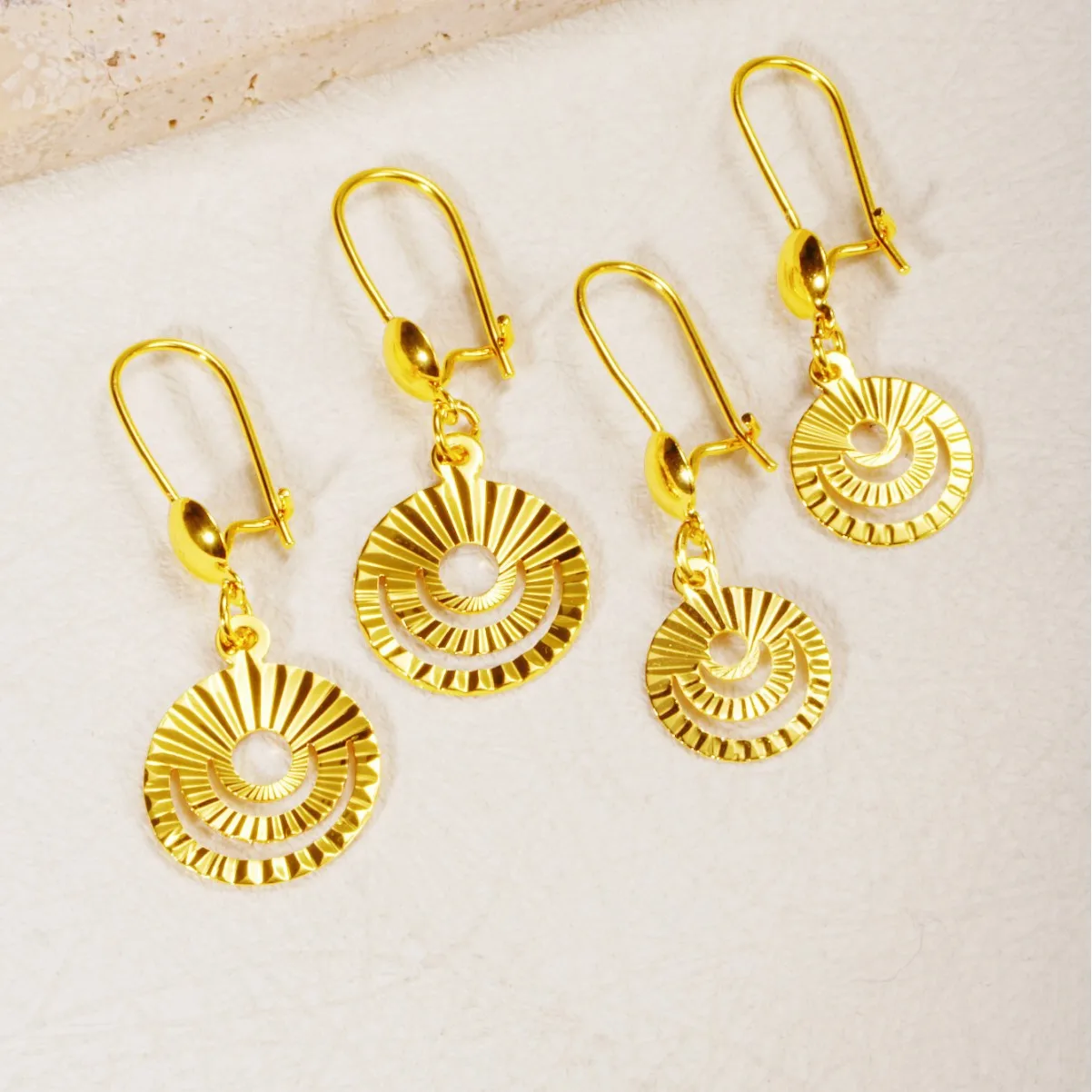 Middle East cross-border new product earrings, brass gold-plated car flower glossy earrings, advanced sense, female personality,