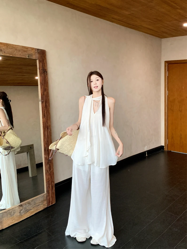 

Fashionable V-Neck Sleeveless Shirt And Wide Leg Pants Two-Piece Set Casual Drapey Summer Outfit for Women High Waist Trousers