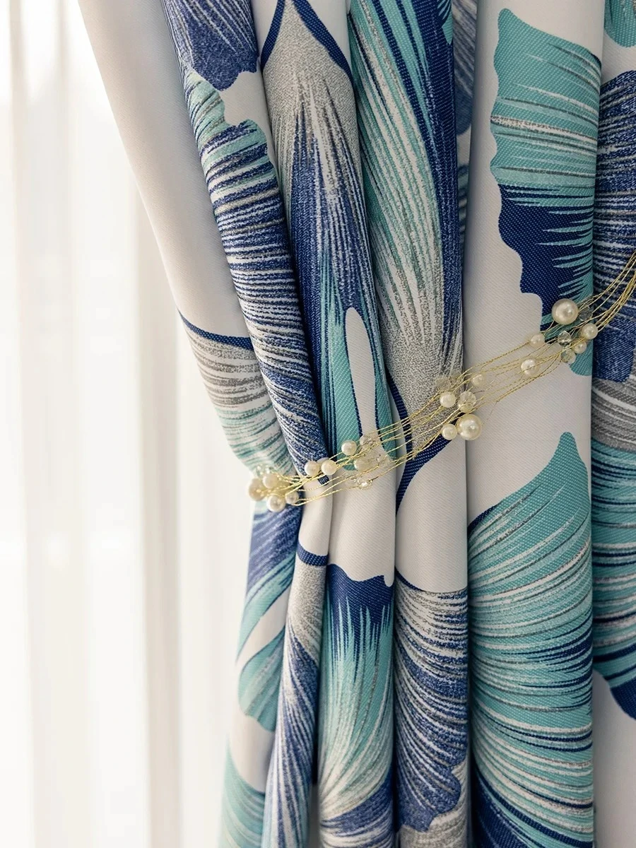 Zasłony z tkaniny zaciemniającej w stylu pastoralnym z motywem liści miłorzębu, małe, świeże, kwiatowe, do salonu, jadalni, sypialni.