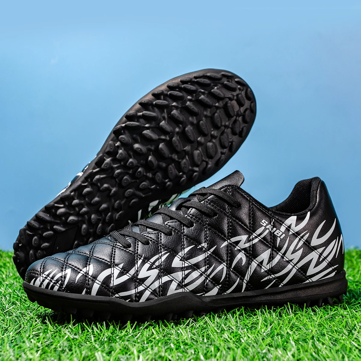 

Tie up closure men's football shoes TF broken nail wear-resistant anti slip provides super strong grip
