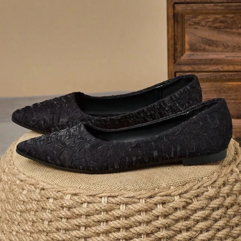 

Женские слипоны на плоской подошве, модные универсальные повседневные топсайдеры в корейском стиле с острым носком, черные туфли на плоской подошве для женщин, большие размеры 44 45 46 47