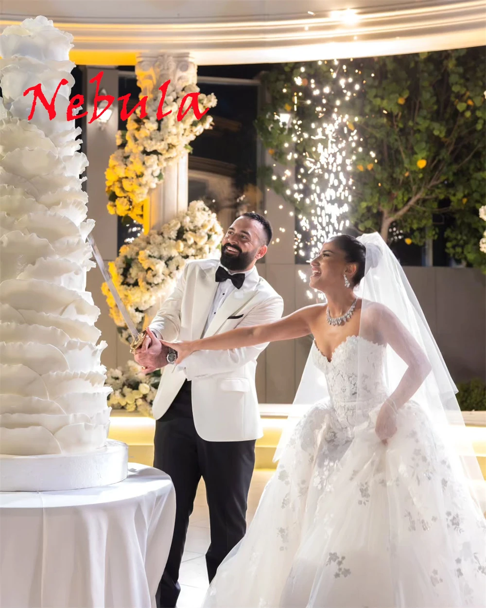 تخصيص الأبيض تول فستان الزفاف مزاجه حمالة التطريز زي العرائس ذيل شابيل سستة الظهر فيستدو دي نوفيا