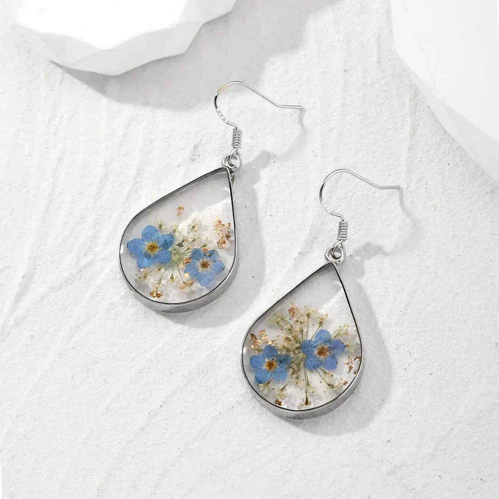 

Popular Sixfold Daisy Dried Flower Ornament Earrings for Women Water Droplet Shaped Drip Glue Colored Flower Drop Earrings Girl