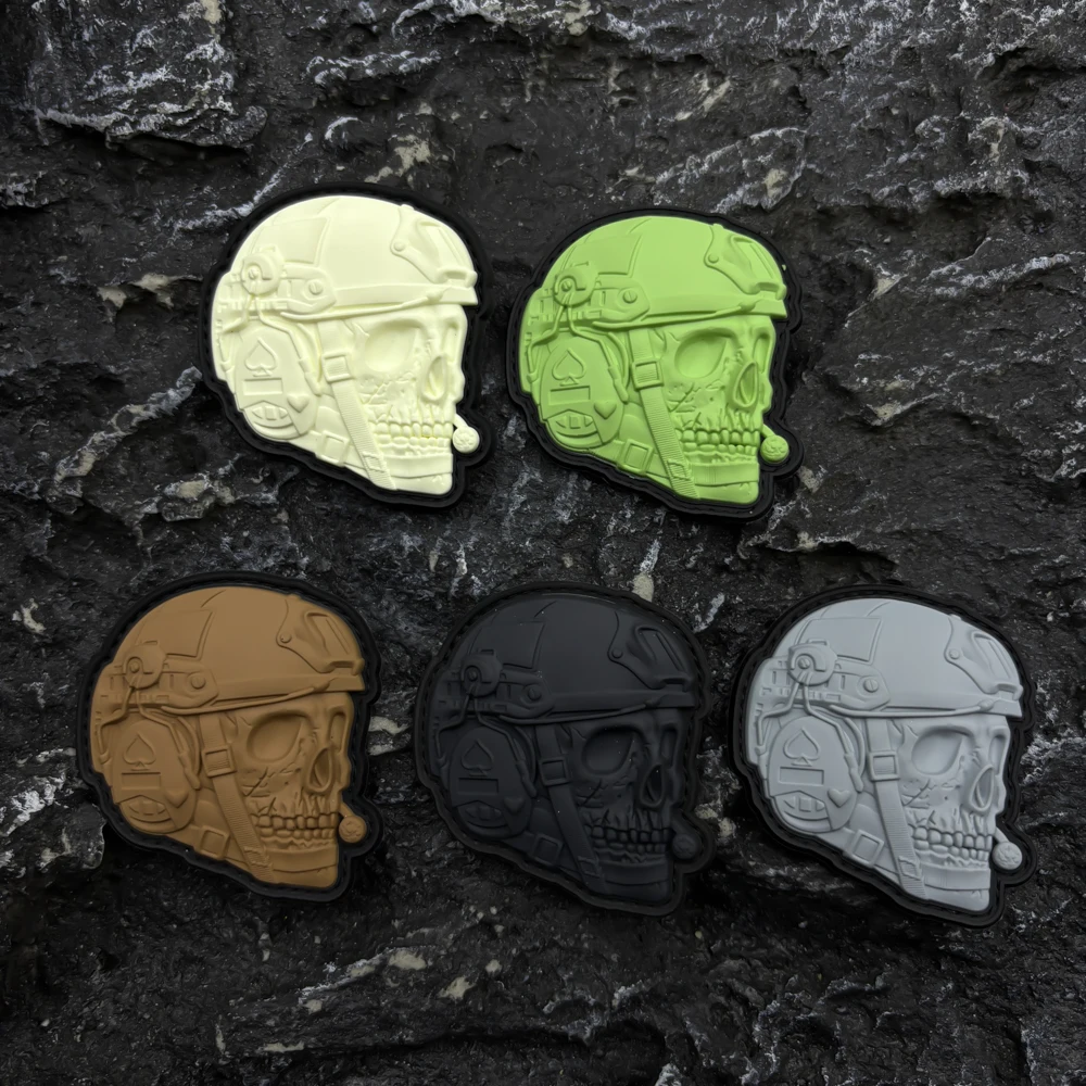 

A Skull-Shaped Pvc Patch Badge with a Glow-In-The-Dark Effect, Featuring a Hook-And-Loop Fastener on the Back, Suitable for Bags, Backpacks, Vests, and Clothing Decoration