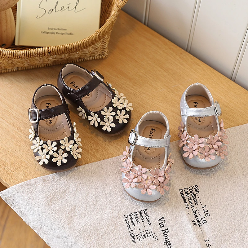 

Детские туфли для малышей в стиле принцессы с милыми цветами, мягкие прогулочные туфли для девочек, новинка 2026 года, милые универсальные туфли на плоской подошве в корейском стиле